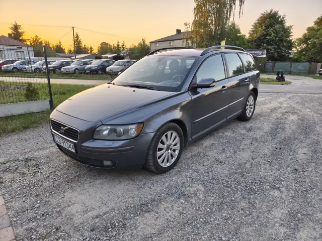 VOLVO V50 